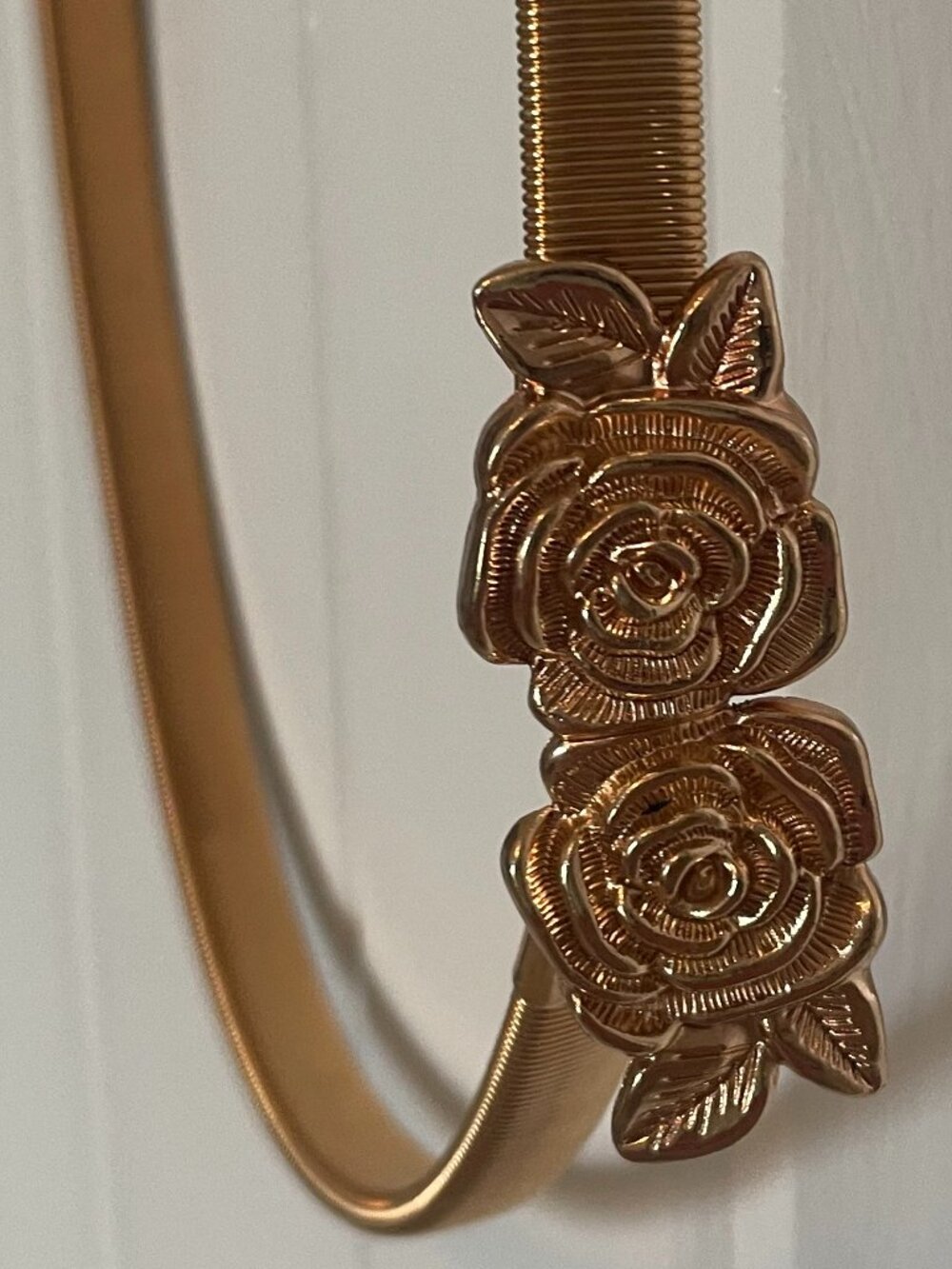 Vintage Style Gold Tone Stretch Coil Cinch Belt Double Rose Clasp